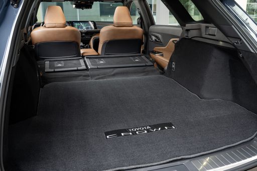 2026_Toyota_Crown-Signia_Limited_StormCloud_337-1500x999