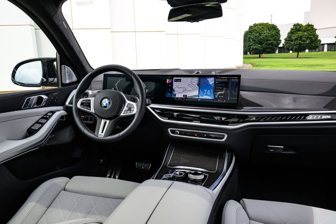 P90486836_highRes_the-new-bmw-x7-on-lo