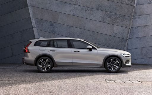 238223_New_Volvo_V60_Cross_Country_exterior