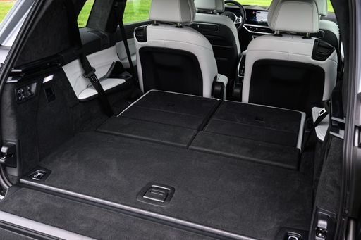 P90486856_highRes_the-new-bmw-x7-on-lo