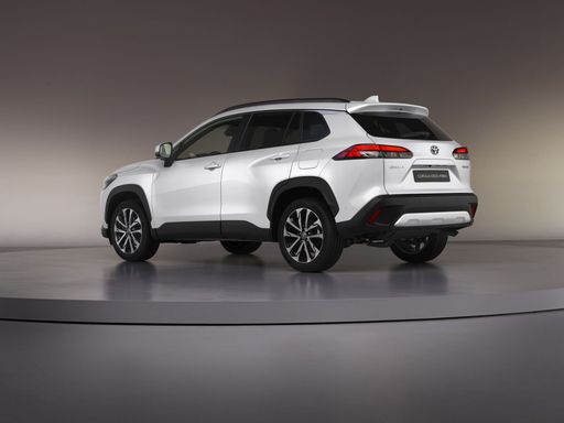 74917-4-corolla-cross-hybrid-web-lr