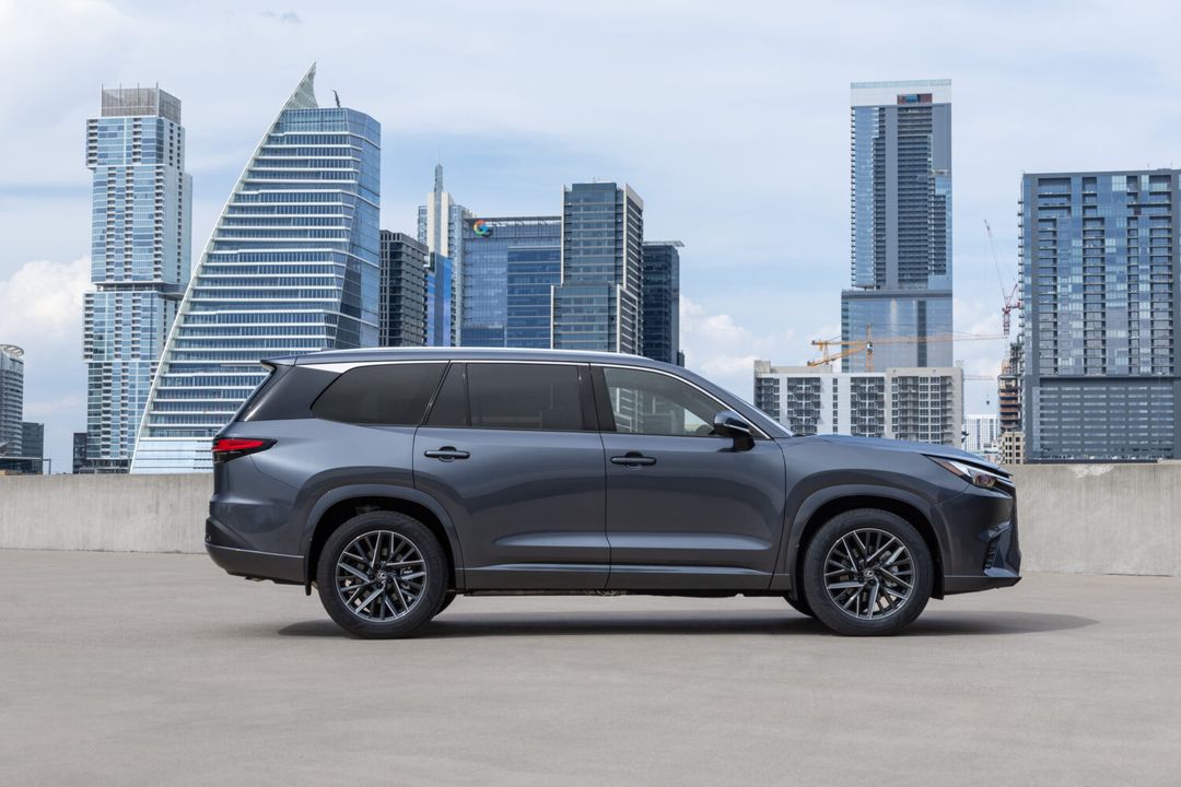 2025_Lexus_TX_350_Premium_004_RESIZED-1500x1000