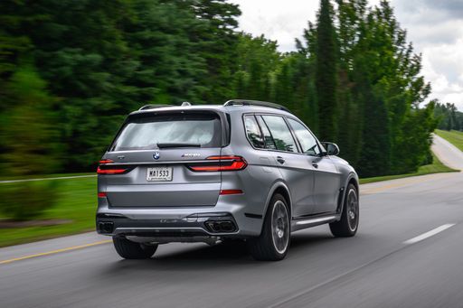 P90486831_highRes_the-new-bmw-x7-on-lo