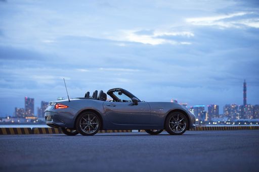 2023_mazda_mx-5_global_still_007_highres