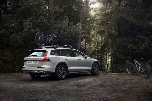 238221_New_Volvo_V60_Cross_Country_exterior