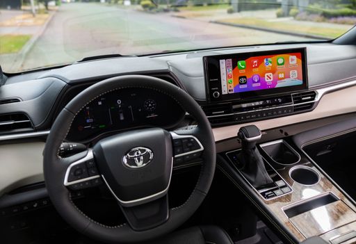 Toyota_2025-Sienna_Platinum_0006-1500x1029