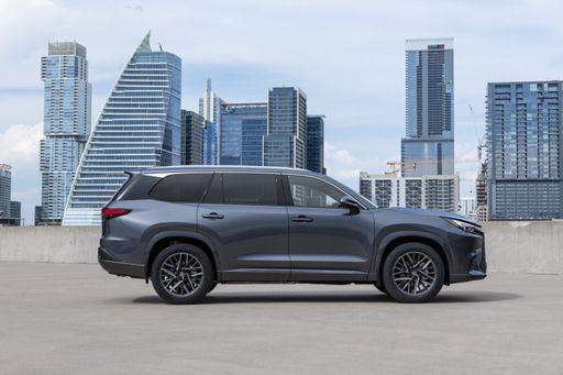 2025_Lexus_TX_350_Premium_004_RESIZED-1500x1000