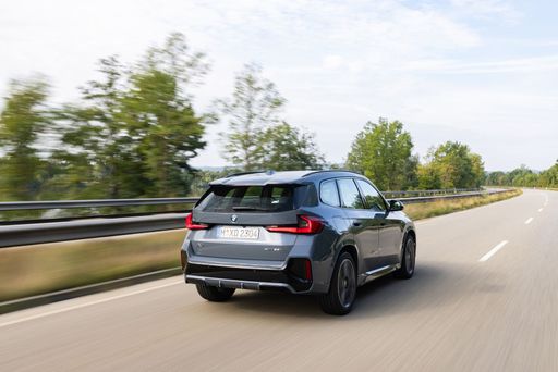 P90479918_highRes_bmw-x1-xdrive-23i-09