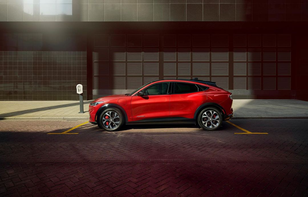 2020_FORD_MACH-E_AWD_05-LOW